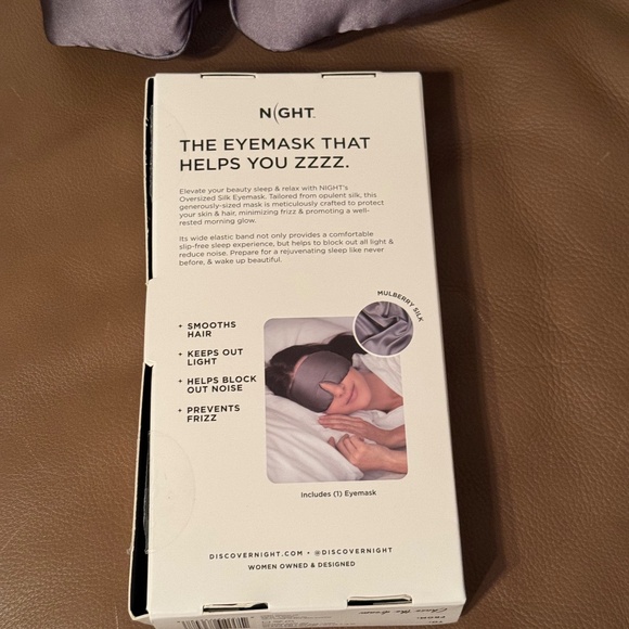 NWT  Night Silk Oversized Eye Mask - Picture 5 of 7